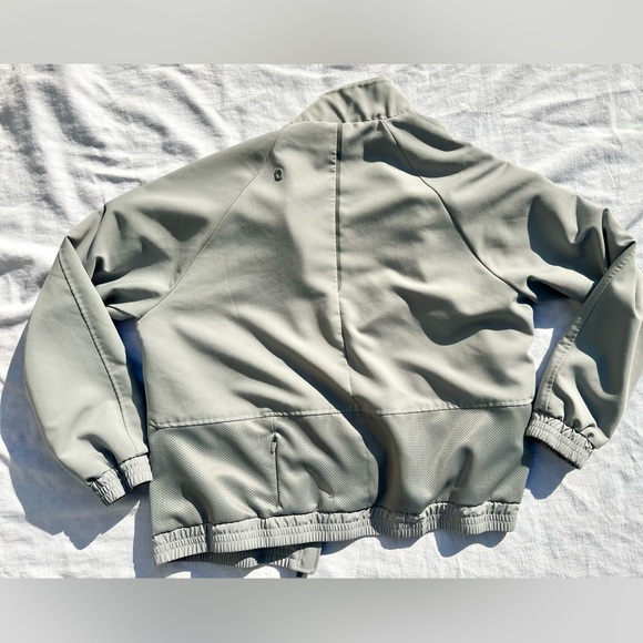 Figs Women's Sydney Scrub Jacket size medium- cement gray - Picture 5 of 6